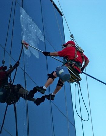 jasa cleaning kaca gedung 1